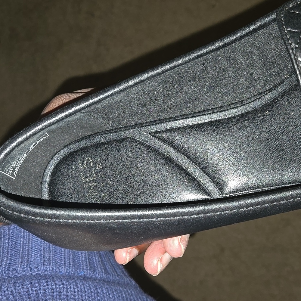 Elegant Black Quilted Women's Loafers - Picture 8 of 10